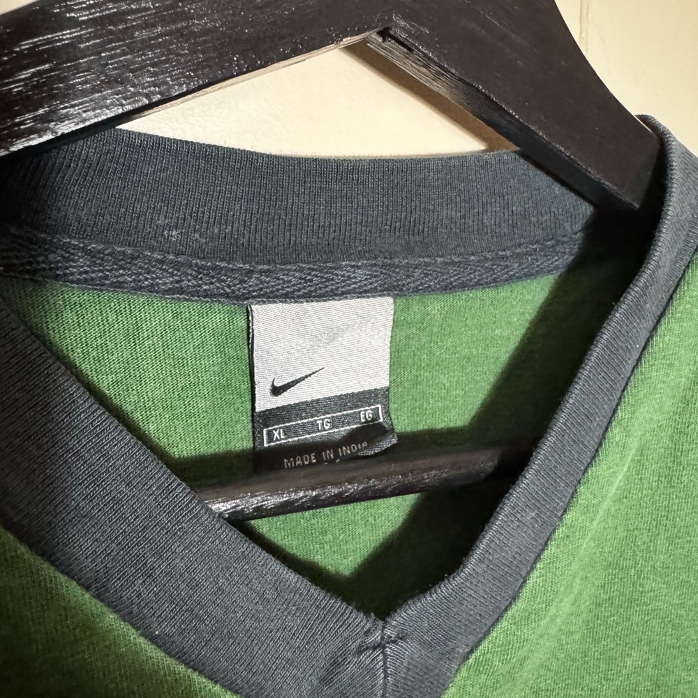 00’S nike tee - Picture 2 of 4